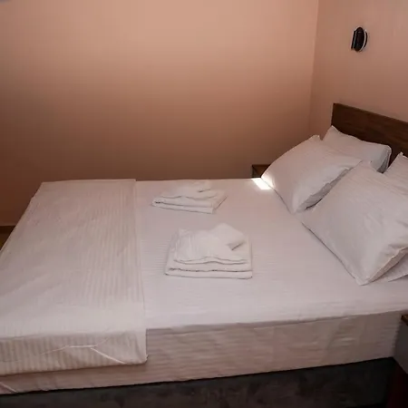 Old Nikiti's Hotel 2*