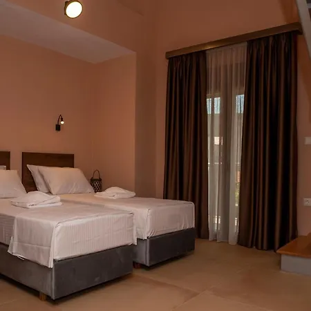 Old Nikiti's Hotel 2*