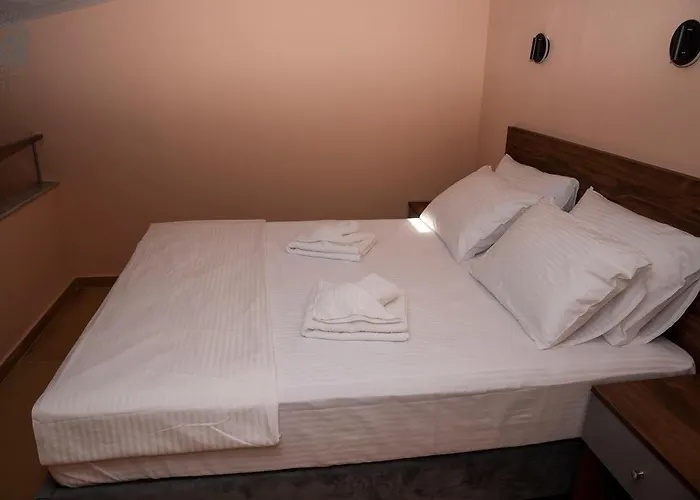 Old Nikiti's Hotel 2*