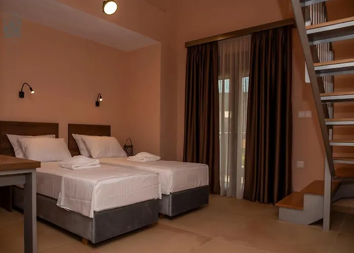 Old Nikiti's Hotel 2*