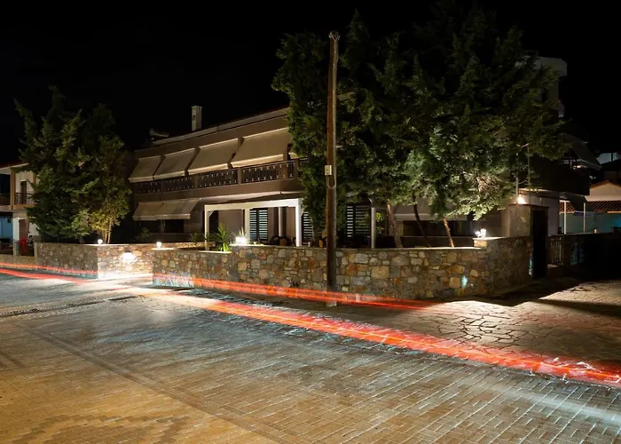 Old Nikiti's Hotel 2*