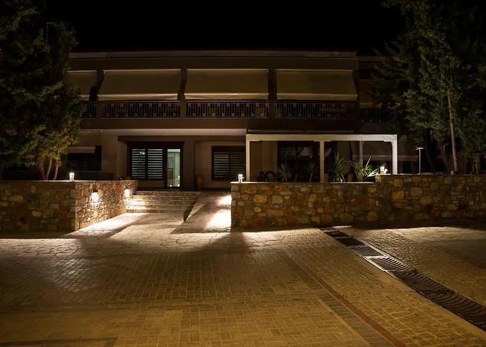 Old Nikiti's Hotel 2*